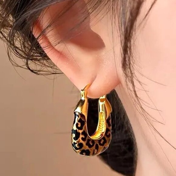 LEOPARD PRINT IN GOLD AND BLACK EMBOSSED ON GOLD DIPPED EARRING GEOMETRIC HOOP - Picture 3 of 3